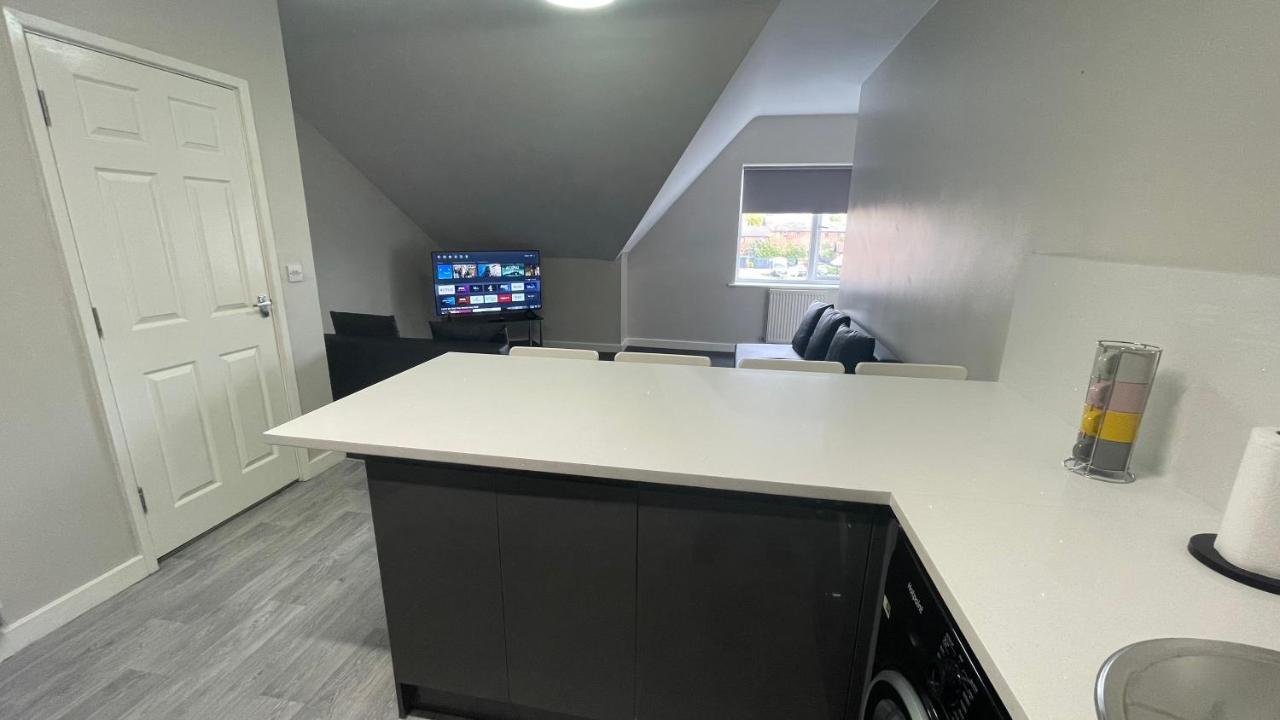 Mays Apartments - 102 Mill Street, Free Parking, 2 Minute Walk To Baltic Market And City Centre - Apartments Sleep 1-10 Guests Liverpool Exteriör bild